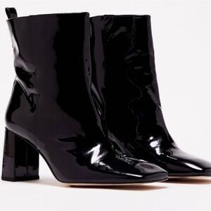 Good American Black Patent Boot